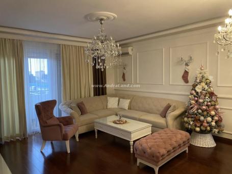 Luxuriöse Wohnung mit zwei Schlafzimmern zum Verkauf