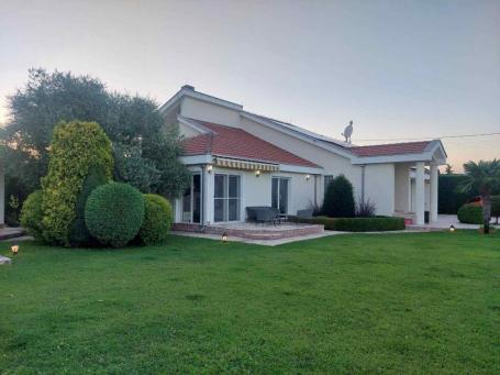 Moderno opremljena spratna kuća