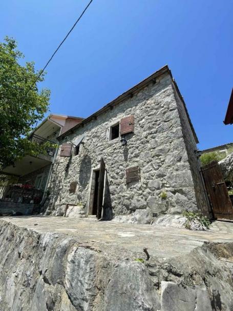 Na prodaju kuća na Skadarskom jezeru – nadomak plaže Murići