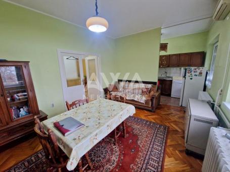 Centar Apatina. Trosoban stan 73m2