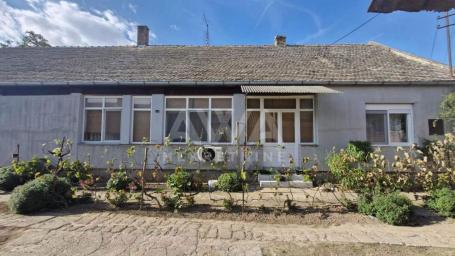 Stapar, Kuća 194 m2 na placu od 2560 m2