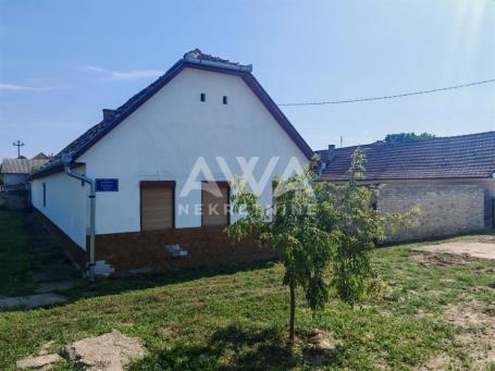 Bački Breg. Kuća u centru, 184m2, plac 12ar