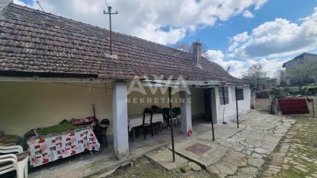 Manja trosobna kuća 92m2