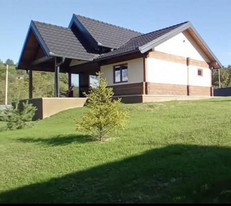 Porodična kuća 79m Fr. Gora Popovica plac 920m