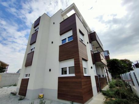 Tri dvosobna stana u istom ulazu 48m 50m 51m Telep useljivo NOVO