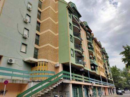 TROSOBAN 103m Novi Sad Vase Stajića - strogi Centar Uknjizen