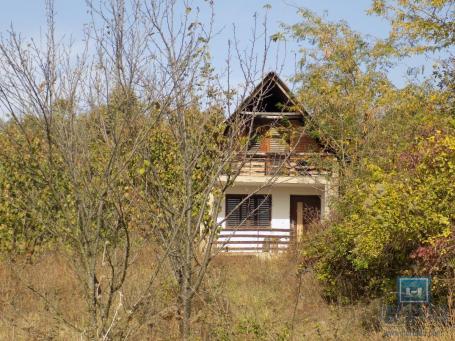 Vikend kuća na prodaju sa većim placem