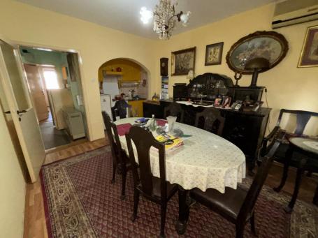 Three-and-a-half-room apartment in the very center of Jagodina with a garage