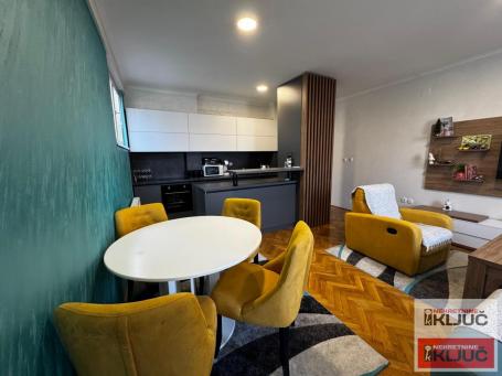CENTAR, 68m2, Trosoban, Namešten RENOVIRAN