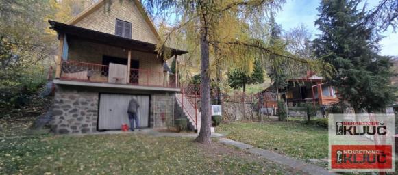 RAKOVAC, Vikendica 63m2 na placu 1400m2