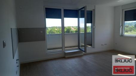 SREMSKA KAMENICA, 70m2, Četvorosoban, Nov