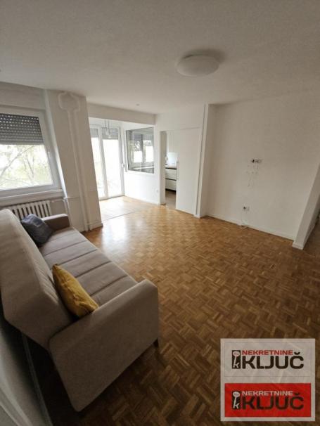 SOCIJALNO, 75m2, Troiposoban, Renoviran