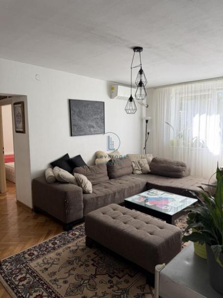 Braće Jerković, Jovana Bijelića, 71 m2