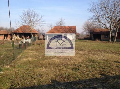 PLAC U JOVANOVCU 76.83 ARI, PORED PUTA. 
