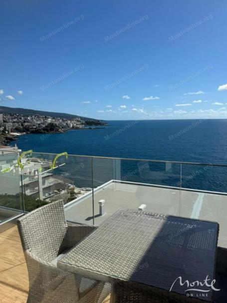 Studio pored mora u zatvorenom kompleksu sa vlastitom plažom i bazenom, Dobra Voda