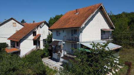 - Na prodaju kuća sa 6 opremljenih studija + dodatni prostor za apartman – Sokobanja, naselje Carina