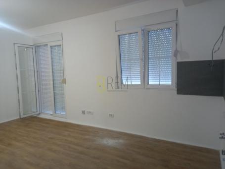 Prodajemo- garsonjeru od 25m2, naselje Gruda, Cetinje