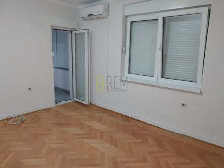 IZDAVANJE – Jednosoban stan– Preko Morače
