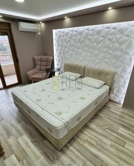 Prodajemo- moderno opremljena garsonjera 27m2 u Toploj, Herceg Novi