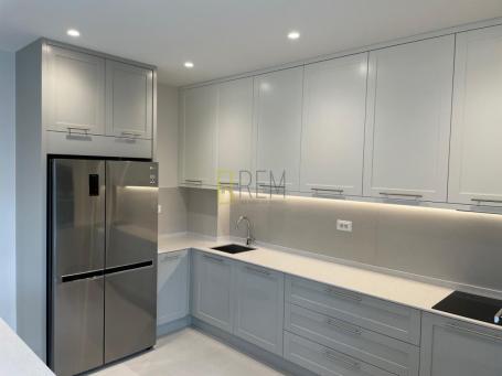 Prodaja- trosoban duplex 209m2, sa parkingom- zgrada Vezir