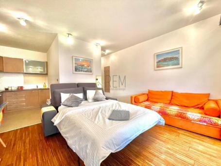 Prodajemo- garsonjeru 36m2 sa pogledom na more u Prznu, Budva