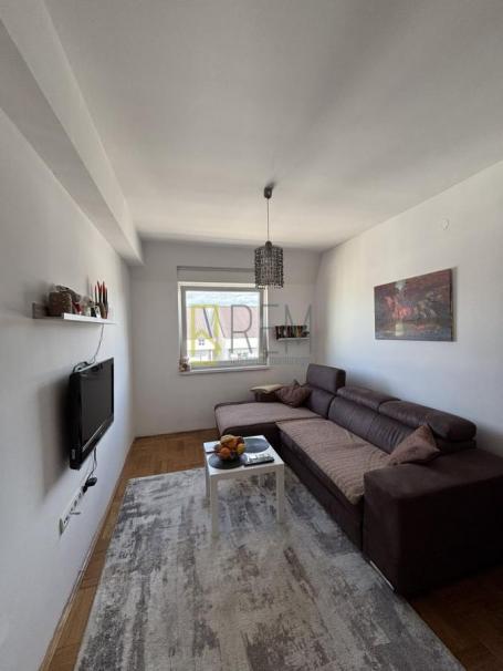 Prodajemo- jednosoban duplex, kompletno opremljen stan, od 49m2 na Zabjelo