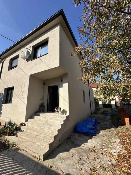 Renovirana dvoetažna kuća u Durlanu