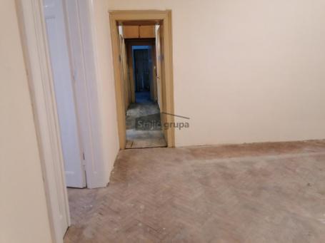 Salonac, uknjižen, centar, 4.0