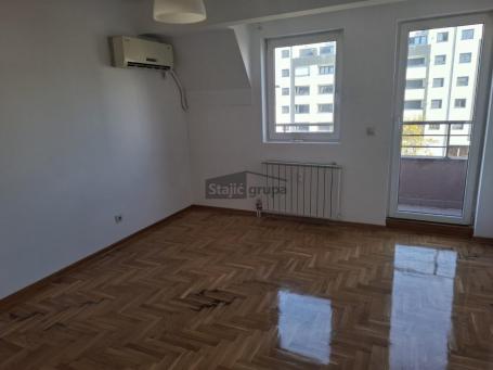 Odličan, u mirnom kraju
