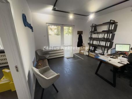 Stari Grad-Lep Veliki Lokal 120 m2 u Maksima Gorkog-potreban Depozit-Zakupnina 1100e-065/385 8880