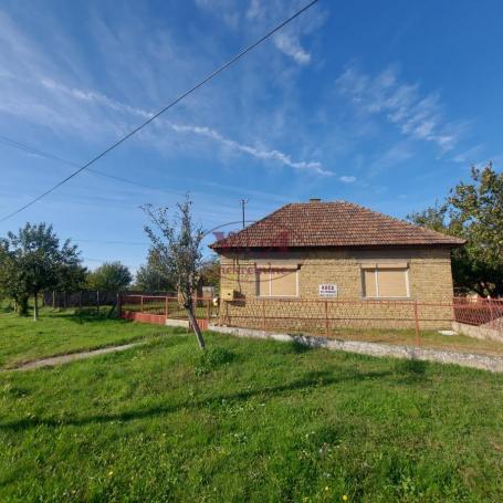 Srbobran, Turija, Useljiva kuća na lepom mestu- može na kredit za mlade