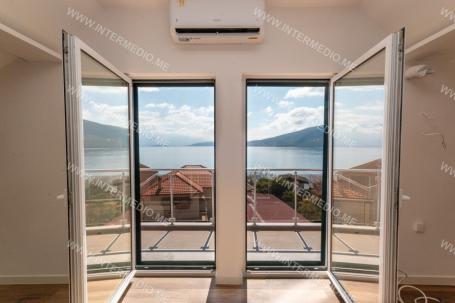 Trosoban stan, 50 metara od mora, Đenovići, Herceg Novi