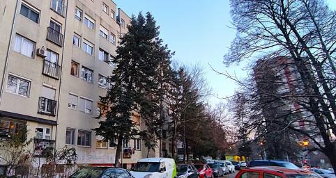 kod TC Stadiona, termo izolacija, lift, pogled na park .. 