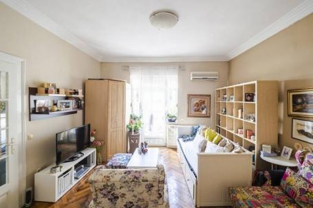 Prodajemo ušuškan dvosoban stan 57m2, salonske visine, Cvetni trg