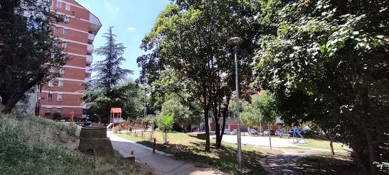 Medak 3, zgrada u parku i zelenilu, lift, cg, topla voda .. 