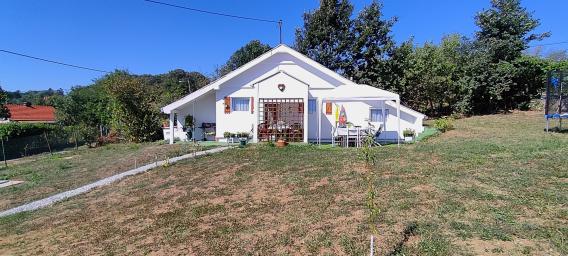 Avala, uknjižena renovirana zasebna kuća na 7a, termo fasada . . 