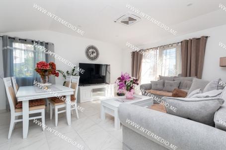 Spacious Two-Bedroom Apartment, 98 m², Igalo, Herceg Novi