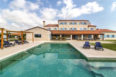 Business premise Hotel and Restaurant. Near the city of Pula.