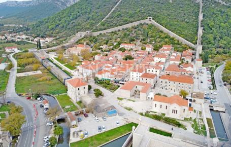 Ston, rijetka prilika za investiciju - poslovna nekretnina unutar zidina - 756 m2