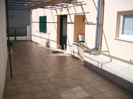 OTOK KRK, GRAD KRK (ŠIRA OKOLICA) - Prizemnica sa okućnicom