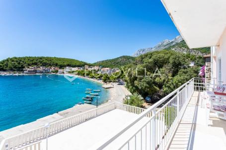 Drvenik, Makarska rivijera, više apartmanska kuća prvi red do mora