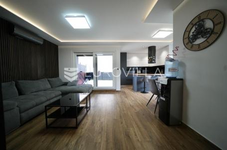 Zadar, Bili brig luksuzno opremljen trosobni i jednosobni stan s teretanom i spa centrom 241 m²