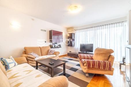 Zagreb, Sesvete, Stambeno poslovna roh bau kuća 410 m2