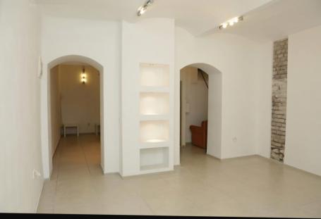 Cara Uroša, lokal u prizemlju, 38m2