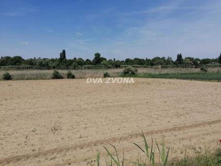 GRAĐEVINSKI PLAC NA BISERNOM OSTRVU – 4.400 m²