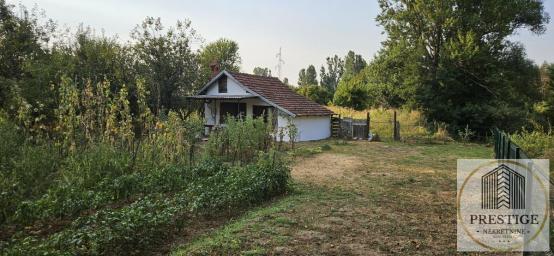 Na prodaju vikend kuća na placu od 4 ara na 500 m od strogog centra Sokobanje