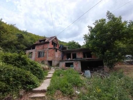 AKCIJA ! ! ! Prodaje se povoljno kuća sa placem od skoro 10 ari u širem centru Sokobanje