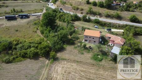 Na prodaju kuća, pomoćni objekat i 3 ha građevinskog zemljišta u naselju Prevalac – Sokobanja