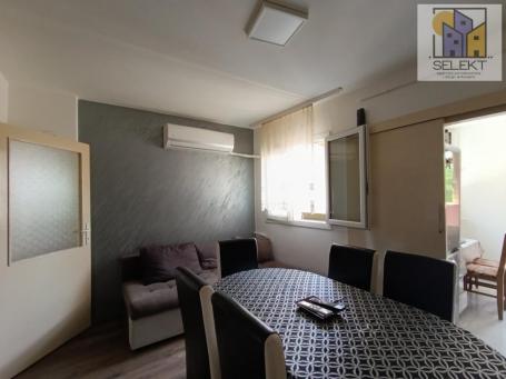 DVOIPOSOBAN STAN, 56m² + DVE TERASE + PODRUM, KOMPLETNO RENOVIRAN, KREDIT