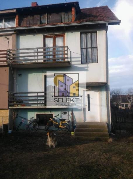 Porodična kuća od 290m2 u naselju Štipljanski put